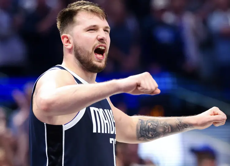 包含东契奇赛事官方发布战术调整新规，西班牙队争议不断！的词条